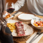 Plato de carne con guarnición